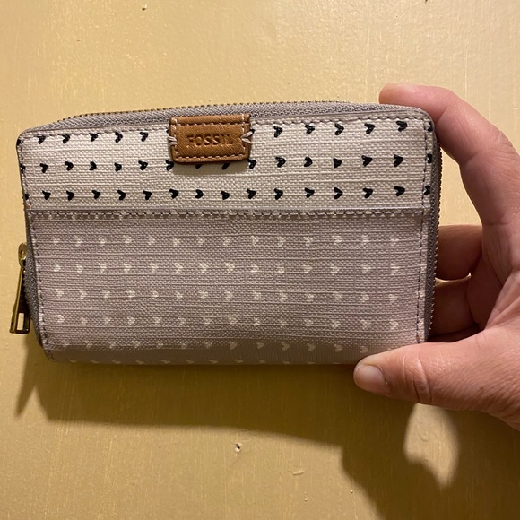 Muted Pink/Purple Fossil Wallet w/ Hearts - Picture 4 of 7